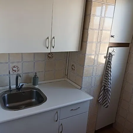 Humilde, Theka Services Apartamento